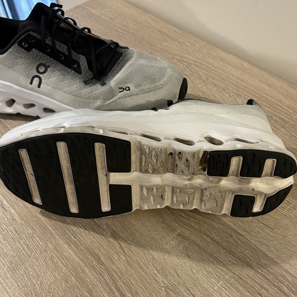 On Running Men's Black and White Athletic Shoes - Picture 2 of 7